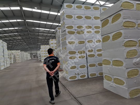 所謂的“防火巖棉板、保溫巖棉板、防水(憎水